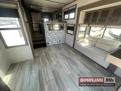 2024 Solitude 390RK — photo 10 view