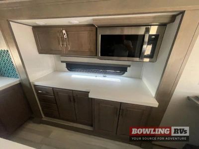 2024 Solitude 390RK — photo 18 view