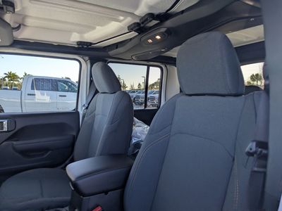 2026 Jeep Gladiator — photo 11 view