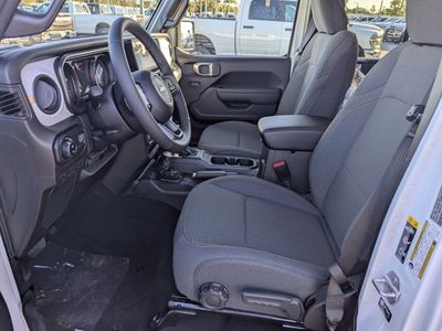 2026 Jeep Gladiator — photo 12 view