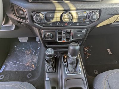 2026 Jeep Gladiator — photo 15 view