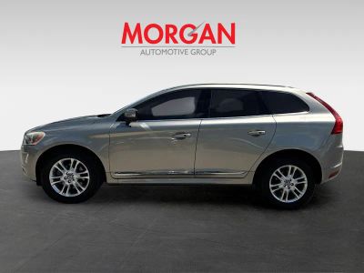 2014 Volvo XC60 — engine compartment view