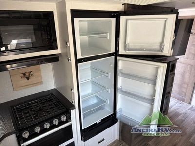 2024 Venture RV Stratus - Photo 12