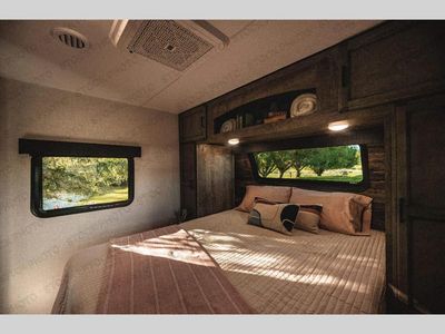 2024 Venture RV Stratus - Photo 40