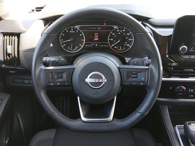 2025 Nissan Pathfinder — photo 12 view