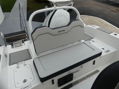 2026 Sea Pro 245 FLX Center Console — photo 11 view