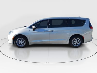2023 Chrysler Voyager - Photo 4