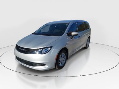 2023 Chrysler Voyager - Photo 3