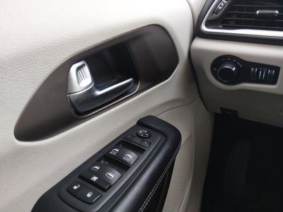2023 Chrysler Voyager - Photo 13