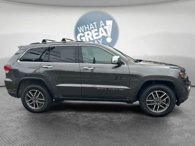 2020 Jeep Grand Cherokee — side profile view