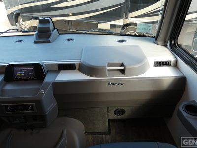 2025 Winnebago Sunstar - Photo 10