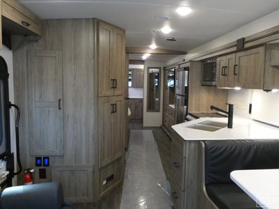 2025 Winnebago Sunstar - Photo 5