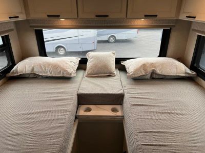 2027 Thor Motor Coach MAGNITUDE GRAND — photo 21 view