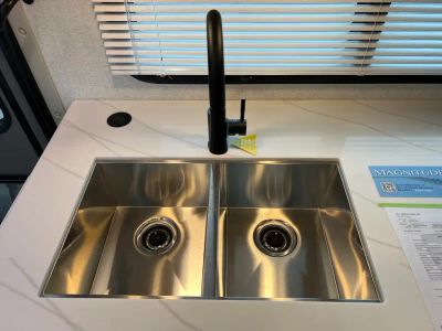 2027 Thor Motor Coach MAGNITUDE GRAND — photo 12 view