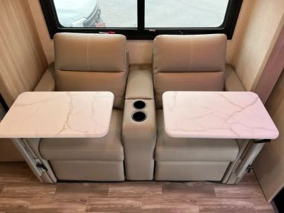 2027 Thor Motor Coach MAGNITUDE GRAND — photo 7 view