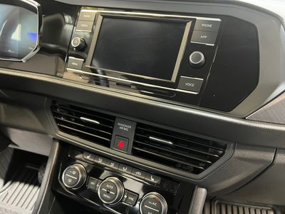 2024 Volkswagen Jetta — photo 11 view