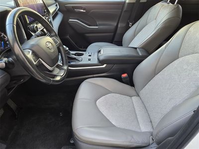 2023 Toyota Highlander Hybrid — photo 8 view