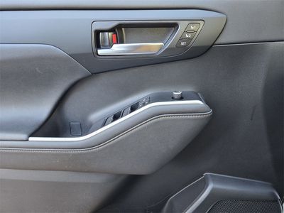 2023 Toyota Highlander Hybrid — photo 15 view