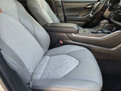 2023 Toyota Highlander Hybrid — photo 9 view