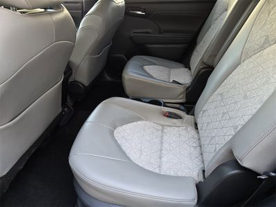 2023 Toyota Highlander Hybrid — photo 20 view