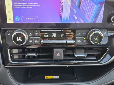 2023 Toyota Highlander Hybrid — photo 13 view
