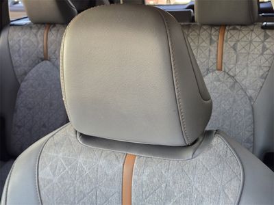 2023 Toyota Highlander Hybrid — photo 17 view
