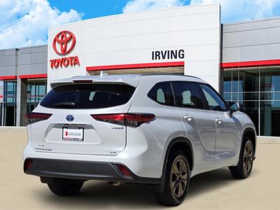 2023 Toyota Highlander Hybrid — interior view