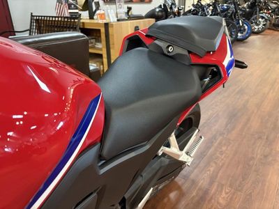 2025 Honda CBR500R - Photo 11