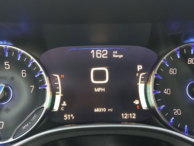 2023 Chrysler Pacifica — photo 14 view