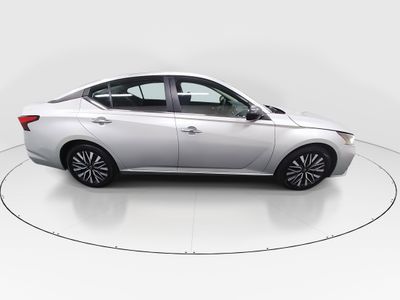 2024 Nissan Altima — photo 8 view