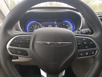 2023 Chrysler Pacifica — photo 13 view