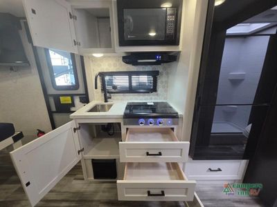 2025 Jayco Jay Feather — photo 29 view