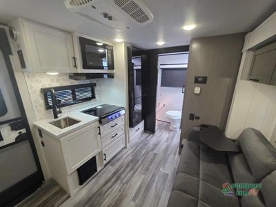 2025 Jayco Jay Feather — photo 21 view