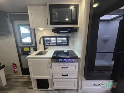 2025 Jayco Jay Feather — photo 28 view
