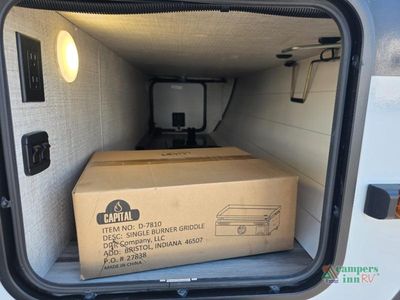 2025 Jayco Jay Feather — photo 16 view