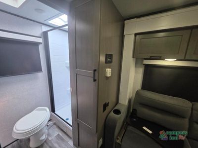 2025 Jayco Jay Feather — photo 33 view