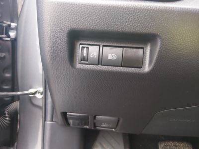 2025 Toyota RAV4 - Photo 13