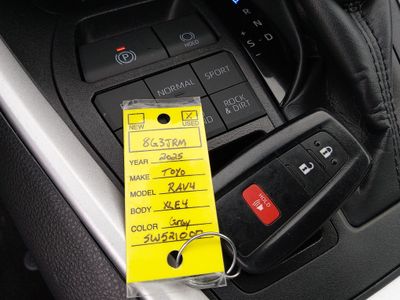 2025 Toyota RAV4 - Photo 15