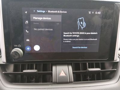 2025 Toyota RAV4 - Photo 19