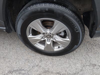 2025 Toyota RAV4 - Photo 10