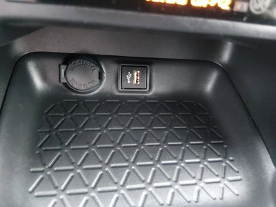 2025 Toyota RAV4 - Photo 18