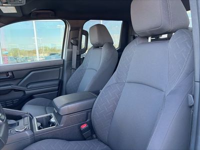 2025 Toyota Tacoma - Photo 9