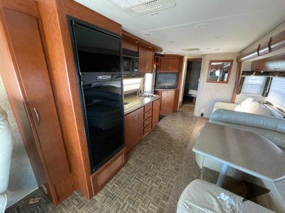 2011 Thor Motor Coach Serrano - Photo 13