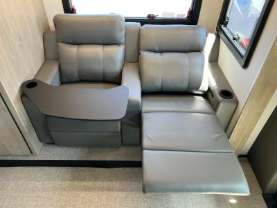 2026 Grand Design LINEAGE SERIES M - Photo 7