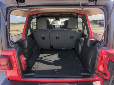 2026 Jeep Wrangler - Photo 14