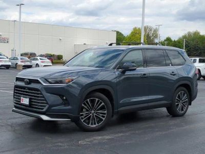 2025 Toyota Grand Highlander Hybrid - Photo 2