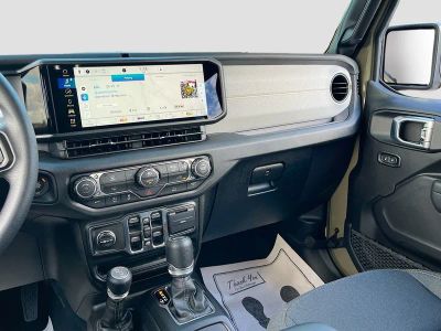 2026 Jeep Wrangler — photo 21 view