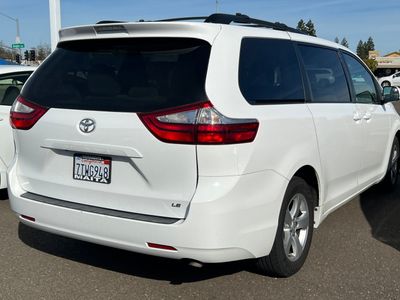 2016 Toyota Sienna - Photo 2