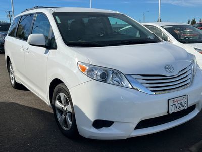 2016 Toyota Sienna - Photo 3