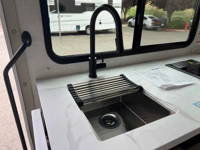 2027 Thor Motor Coach CHATEAU — photo 10 view
